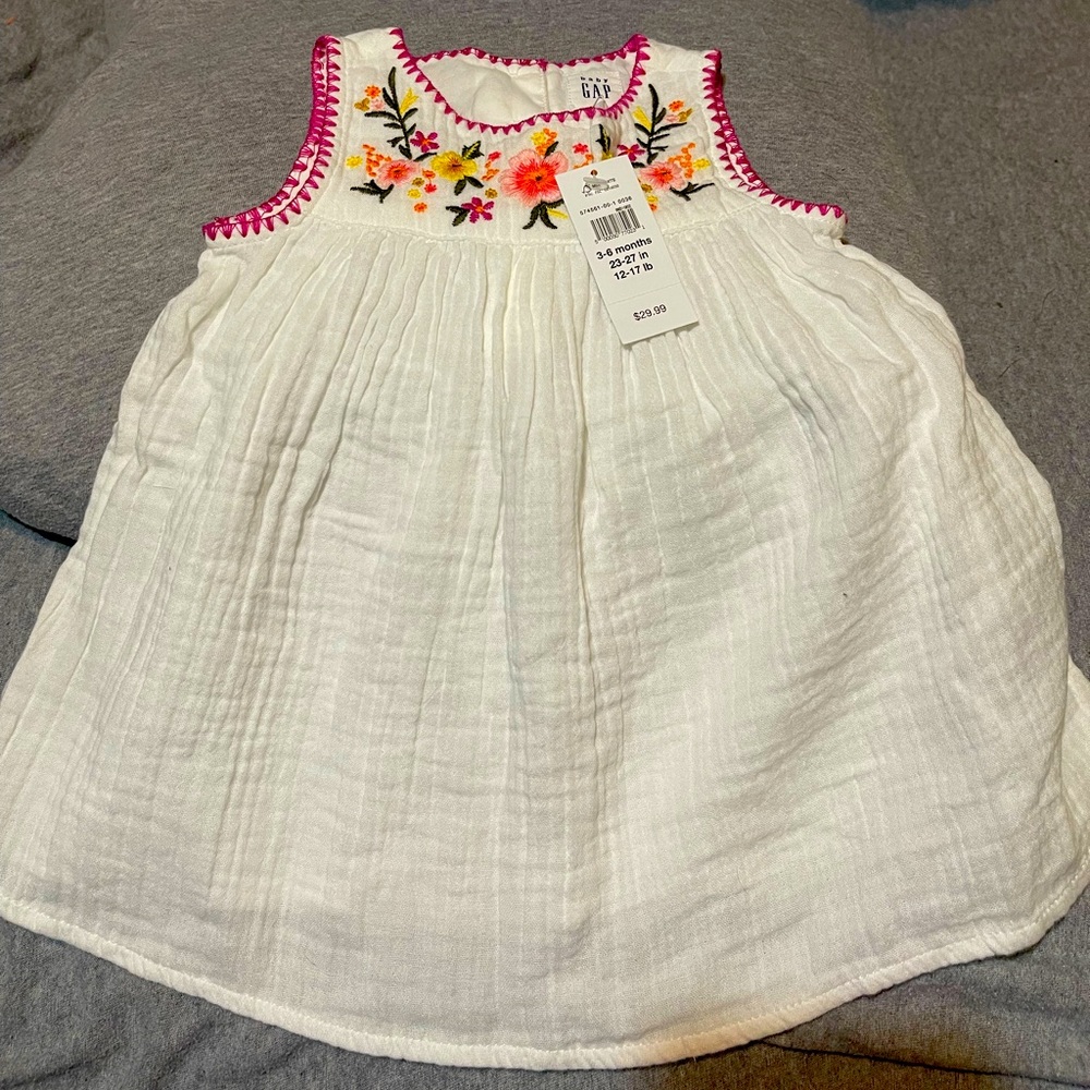 Baby gap baby girl dresses.All white with embroidery flower dress.3 button back.